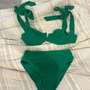 New without tags beach riot swim set! I just ordered the wrong size for me!